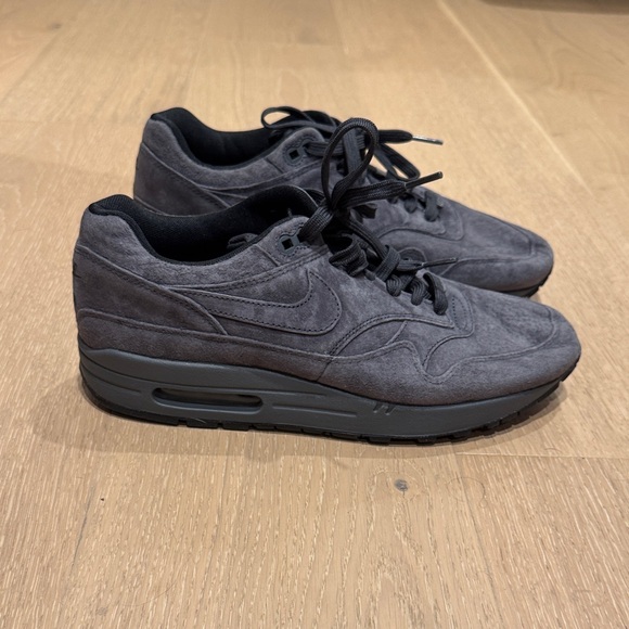 Limited Edition Nike Air Men's Charcoal Sneakers - Size 9 - Picture 2 of 6